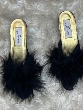 VTG Jessica Black Feather Kitten heel Sandals with Gold Insole